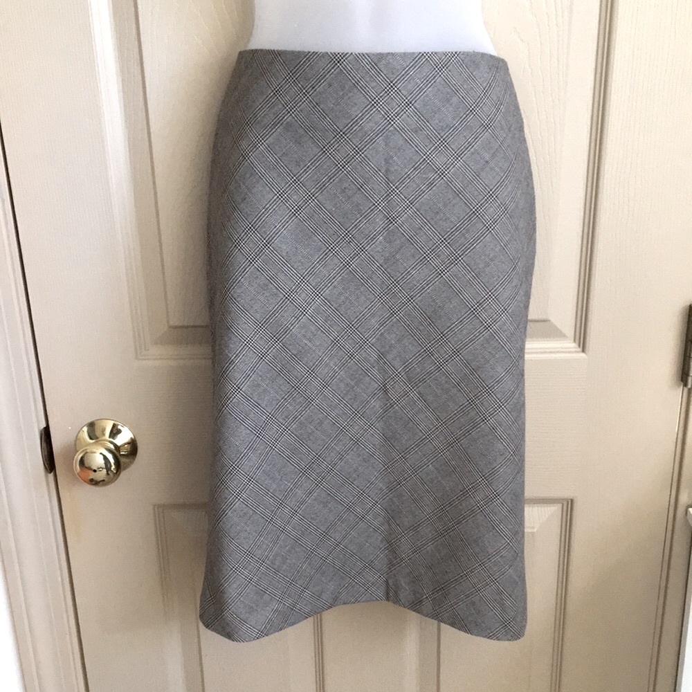 Dalia Tartan knee length skirt Size4 NWT